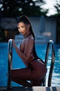 Wet looks good on me🌊💦 de KylieKroftt  4 photos