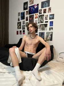 TroyLucero Public 사진