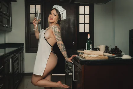 DonnaStonne hot kitchen Pic 6