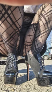 Mein heutiges Outfit für den Foto und Video Shooting . Wollt ihr mehr sehen komm in meinem Fanclub💞 de chillimonia  2 Imagens