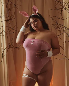 abbiecollins_js Public Pic 2