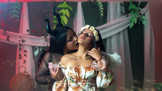 Lilith_and_Khloe 🎃 HAPPY HALLOWEEN 🎃 Pic 4