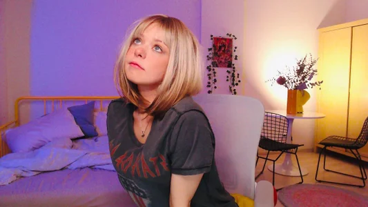 KatieMelone My BLONDIE looks at liveshows! slika 3