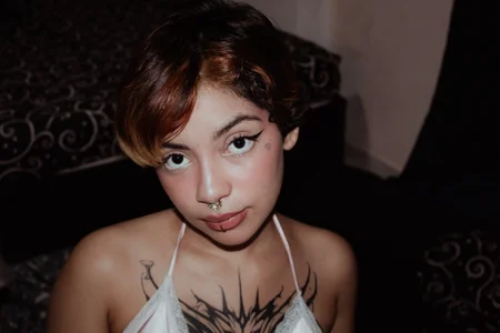 Ashnikko__ ​​🔥​​​🥵​Dark romance books make me feel a little naughty. ​​🔥​​​🥵​ Bilde