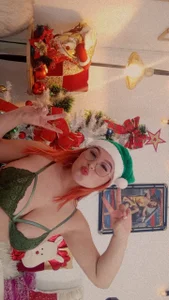 Eyleen_24 Your mommy Christmas is here 🎄 🎄 Pic