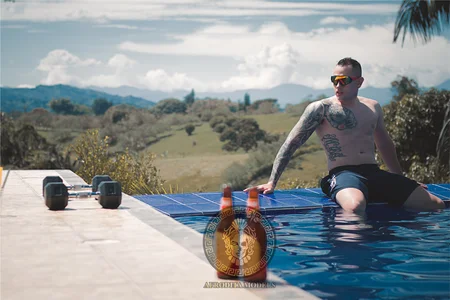 Joeysexx2: A pool day ( 5 фото)