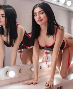 Blonde_Asia Public Gambar 2