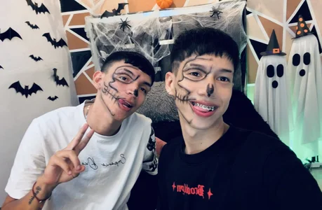 Juan_Nd_Steven A Fun Halloween 🎃👻 Pic 2