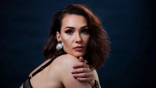 Unshaken. Unapologetic. Unforgettable. 🔥 od VeraNoir  snímek