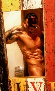 Public de pieles  2 photos