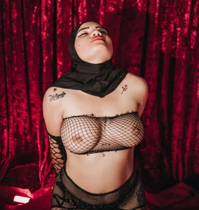 Falak-Yasin Public Kuva