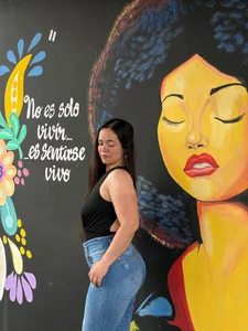 loreen_grey Mostrándote un poco de mi descanso 🍷💚 Bilde 4