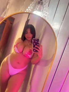ArianaRougee 🌺👑 ​Princess ​of ​Paradise ​Come ​play ​with ​my ​huge ​tits🌴 🌺 Kuva