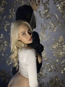 BlondieAdel Sexy Foto 3