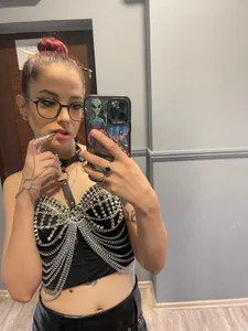 Hot & Confident 🔥 💅 🌶️ od AaryaVogue  2 snímek