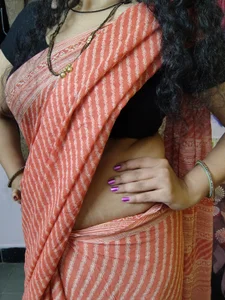 For those who want folds at hip🫠😜 de sunitha-3  3 photos