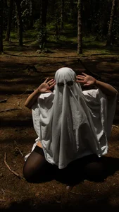 JulianaCastillo: Sexy Ghost ( 4 фото)