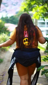 TaniaBellini Over the shot টি ছবি