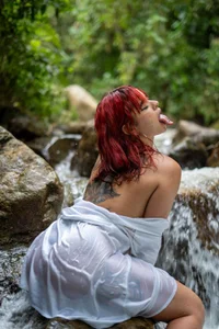 AuroraWishes river is not more wet than me for sure 🥵💦 Bilde