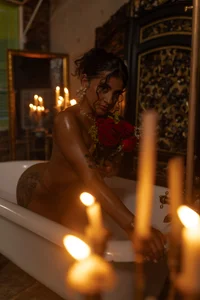 AngelinaDuvall Romantic tub Immagine  8