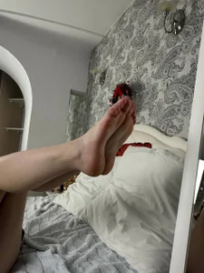 MollyBrams Feet moment Immagine  9