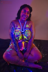 Marinnett11 play with candles Pic 6