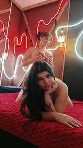 SaraANDLiz ass in pomp 圖片 2