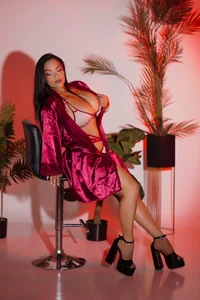 VenusWild_ Red vibes only ♥ Pic