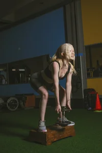 Elif_blond gym Pic 5