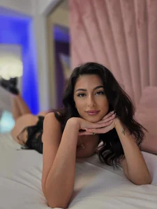 AryaSinclair Public Pic 6