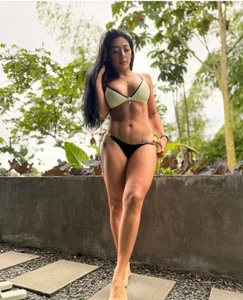 Arya_Xelion athletic body Bilde