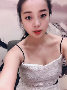 A-wzz 自拍 圖片 2