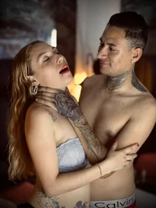 Jonnyandlexyhot FANCY A KISS? Foto 4