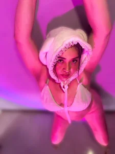 happy Easter, soy tu conejita me ayudas a encontras tu huevo? 😏🫣🫢 de Celestesexx_ Foto 3