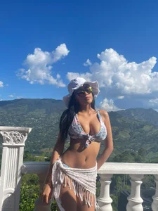 Daniela_mendozza Public  6টি ছবি