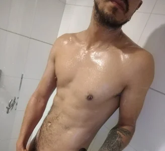 pablo-rincon95 shower Pic 4