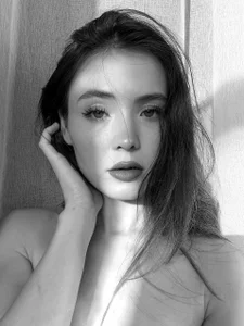 Lunni_03 black and white Pic 2