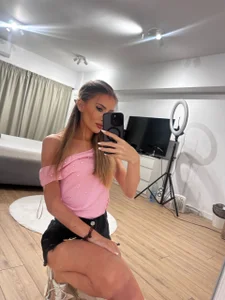 EvellineClaire Public Immagine  4