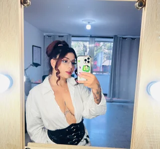 vane_lopez_ halloween sexy Pic 4