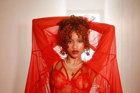 Aprillbrunetteのirresistible brunette 😈の 5枚の写真