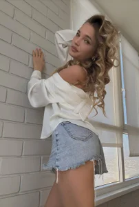 JulieLupo It's only spring and I'm already in shorts🤣😍 Billede 3