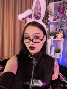 ThoraHaring kiss you Pic 4