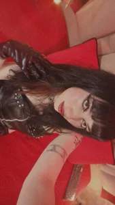 alixxon1 Tell me where you want me to touch you first... and I'm not going to obey you. 🥵 Pic