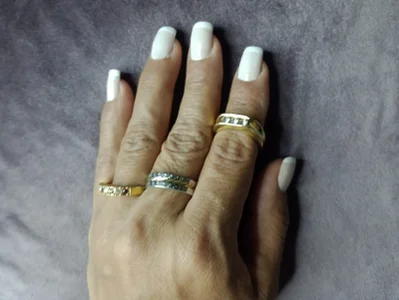 summer_night_ lady's hands Pic 2