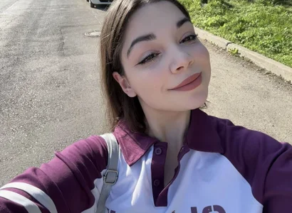 NicoleYoungXXX Public Pic 6