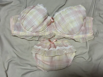 今日の下着は何かな？(配信時、この中の物を必ず着用しています。ｱﾃﾃﾐﾃﾈ♡) de mino_bitter Foto