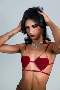 HecateVelvet Less is more, but a little tease never hurt. 🤍✨ slika 4