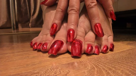 MadameCrowford: Red polish foot portrait ( 4 фото)
