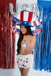 Connie_Bell Happy 4th of July 💥🎉🥂🎇 Pic 7