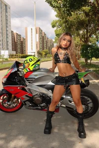 "Dangerously addictive." de mystic_nova_  7 Imagens